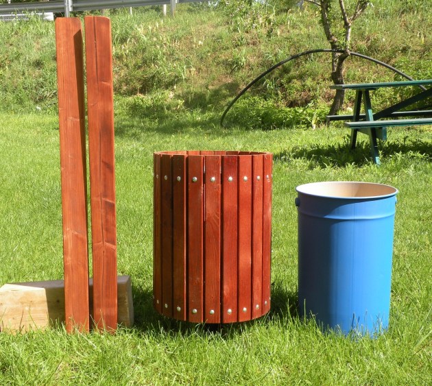 Cestino Portarifiuti In Legno mod. Patty con 2 Pali Centrale