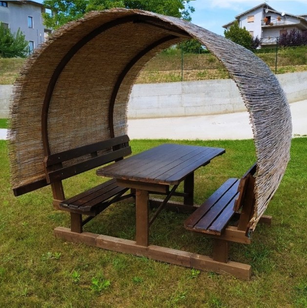 Tavolo Da Giardino Con Panche E Copertura Mod. BOTTE