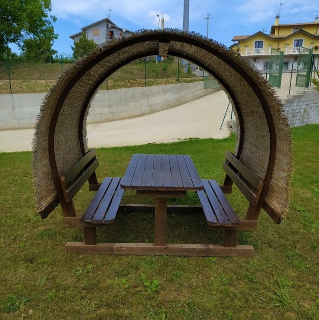 Tavolo Da Giardino Con Panche E Copertura Mod. BOTTE