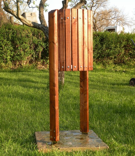 Cestino Portarifiuti In Legno mod. Patty con 2 Pali Centrale