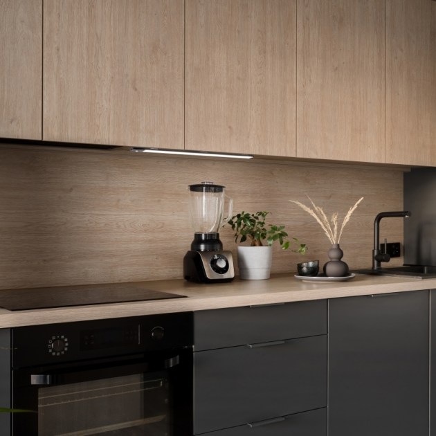 Emuca Applique LED Kaus Black ricaricabile via USB con sensore di movimento, 240mm, Verniciato nero